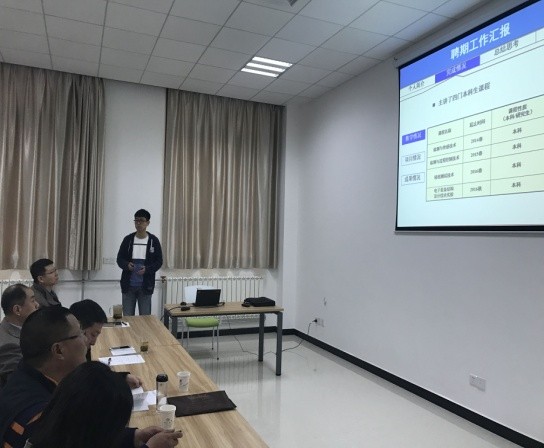 高h小说
组织新进教师进行首聘期满述职汇报