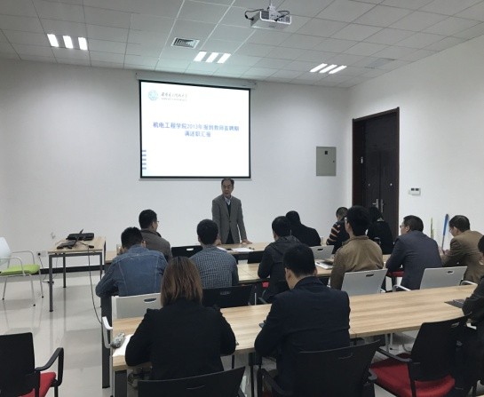 高h小说
组织新进教师进行首聘期满述职汇报